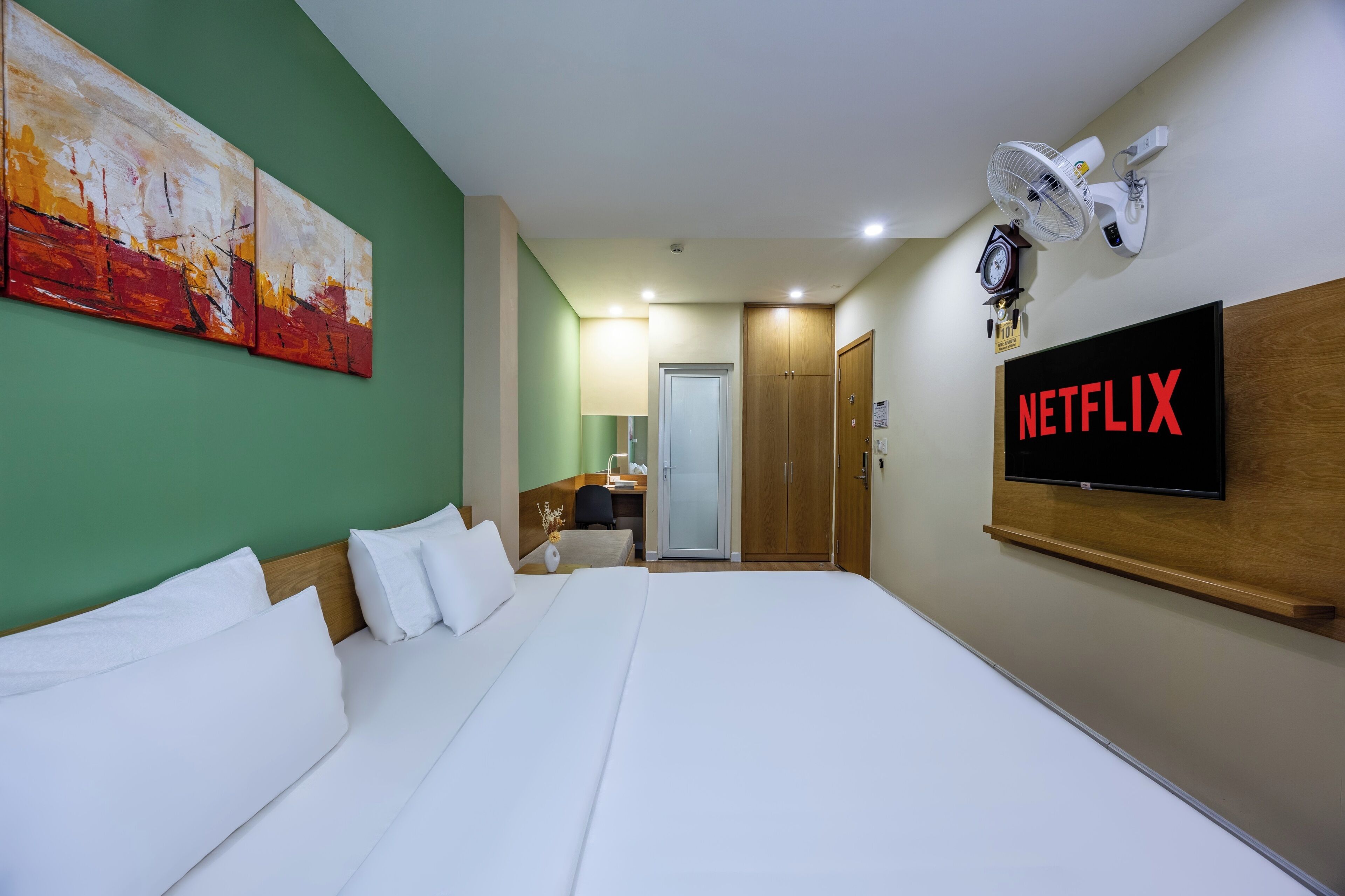 Deluxe Double Room | Minibar, in-room safe, desk, blackout curtains