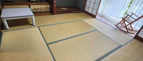 Family Room | Free WiFi