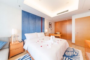 Deluxe Double Room | Minibar, desk, blackout curtains, iron/ironing board