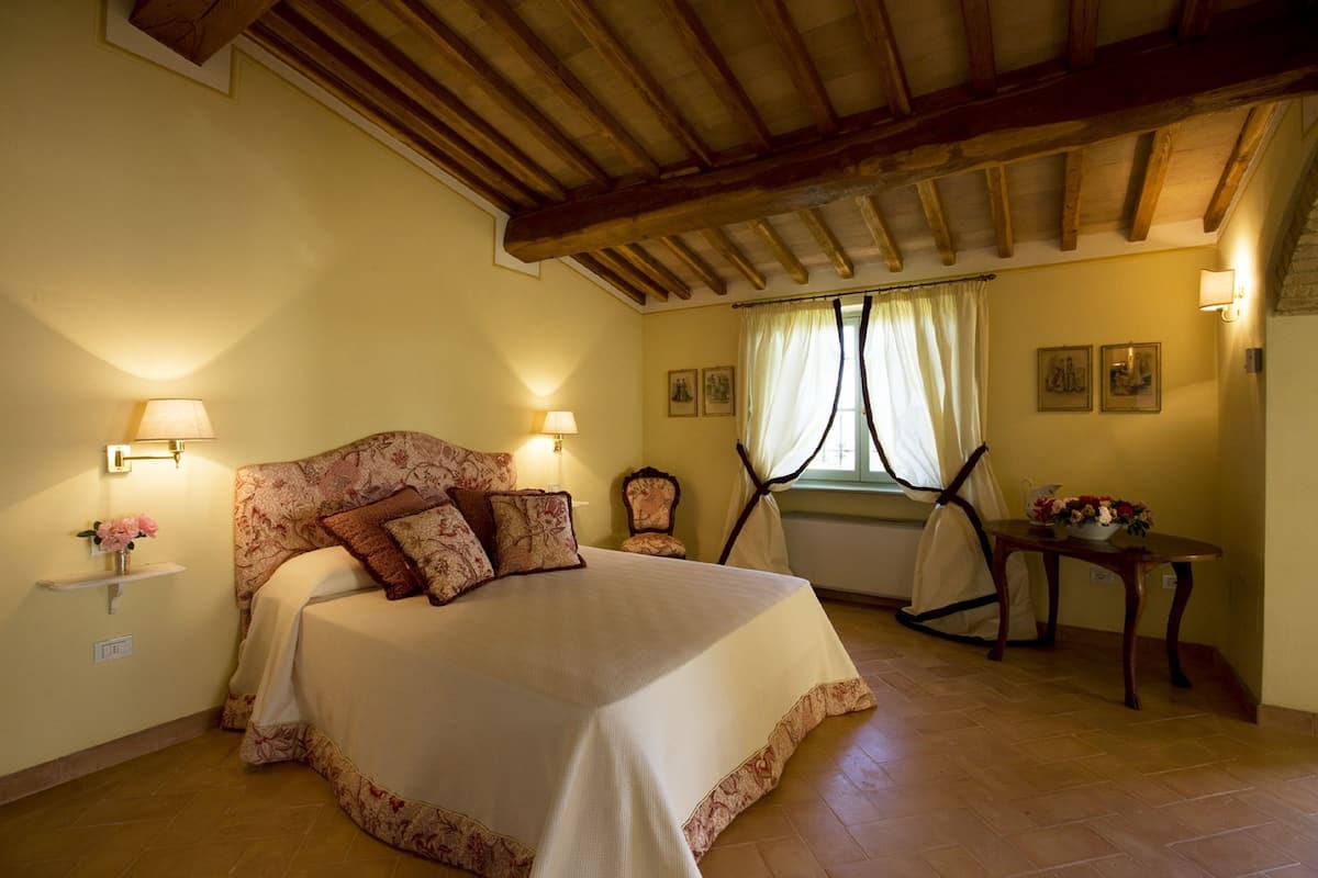Deluxe Suite, Hot Tub (Michelangelo)