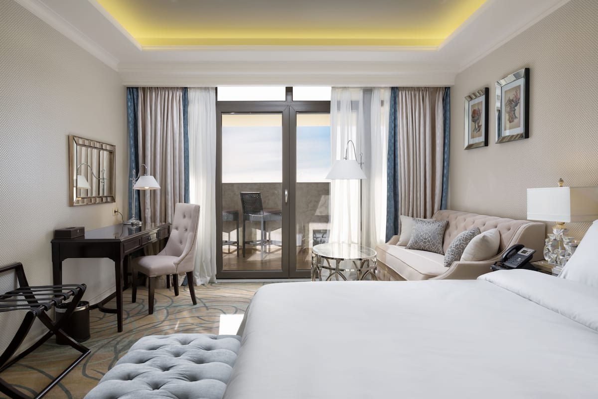 Deluxe Double Room, Balcony, Sea View | 1 bilik tidur, peti besi dalam bilik, meja, ruang kerja komputer riba