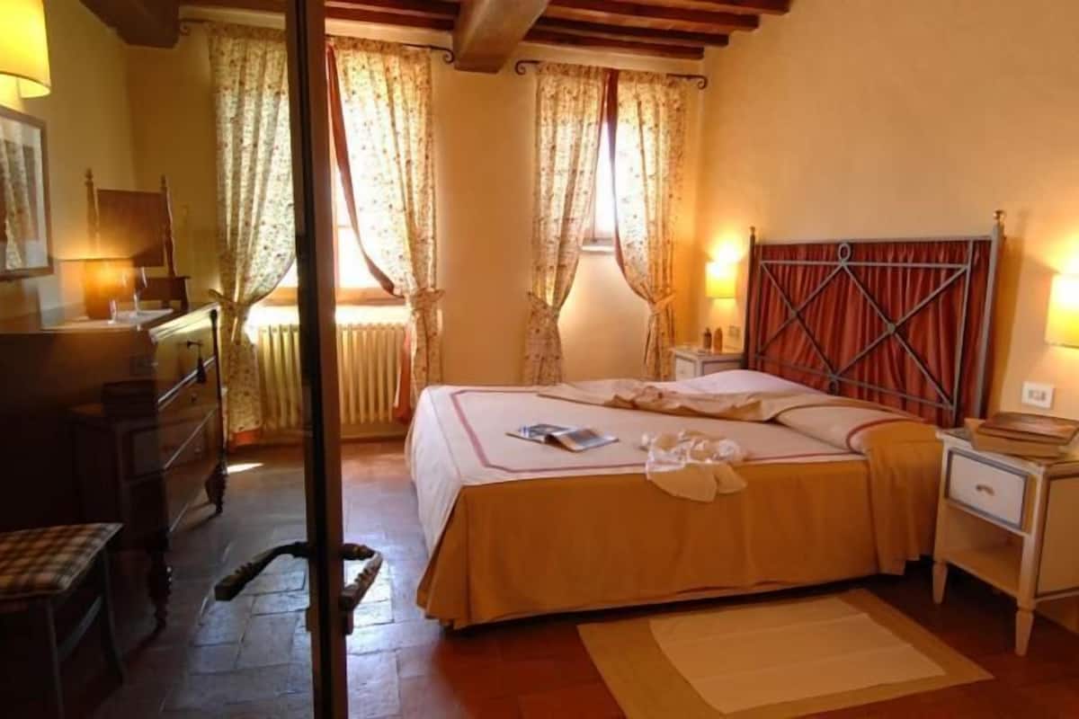 Suite familiare, 2 camere da letto | Biancheria da letto di alta qualità, minibar, una cassaforte in camera