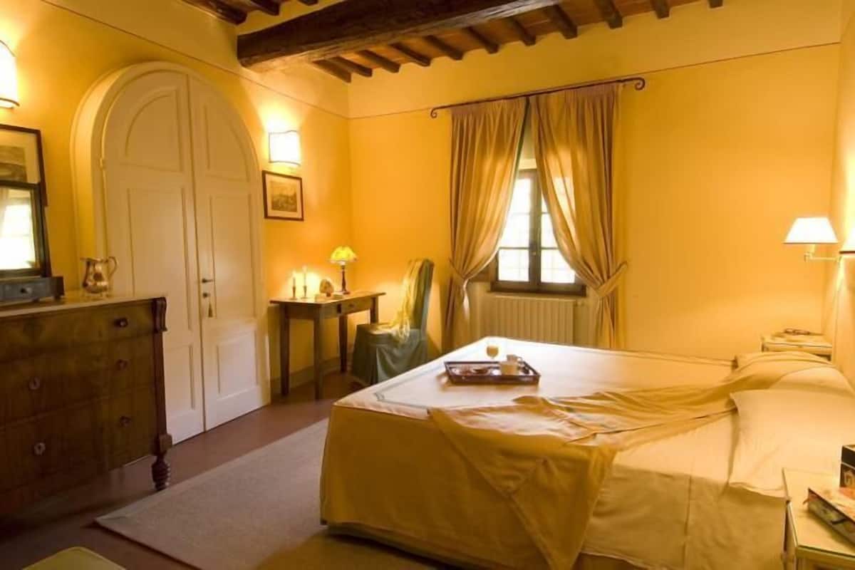 Camera Classic con letto matrimoniale o 2 letti singoli | Biancheria da letto di alta qualità, minibar, una cassaforte in camera