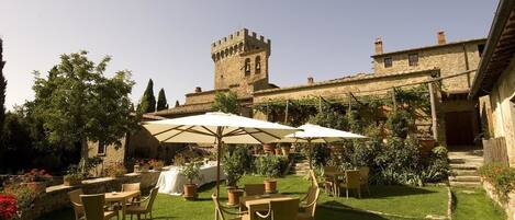 Lunch and dinner served, local cuisine