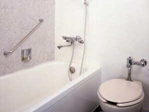Ducha y bañera combinadas y bañera profunda
