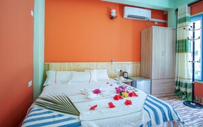 Camera Superior, 1 letto queen, bagno in camera, vista giardino | Minibar, una cassaforte in camera, ferro/asse da stiro, Wi-Fi gratuito