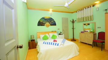 Deluxe Room, Ensuite | Minibar, in-room safe, iron/ironing board, free WiFi