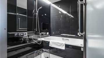 Separate bathtub and shower, deep-soaking bathtub, free toiletries