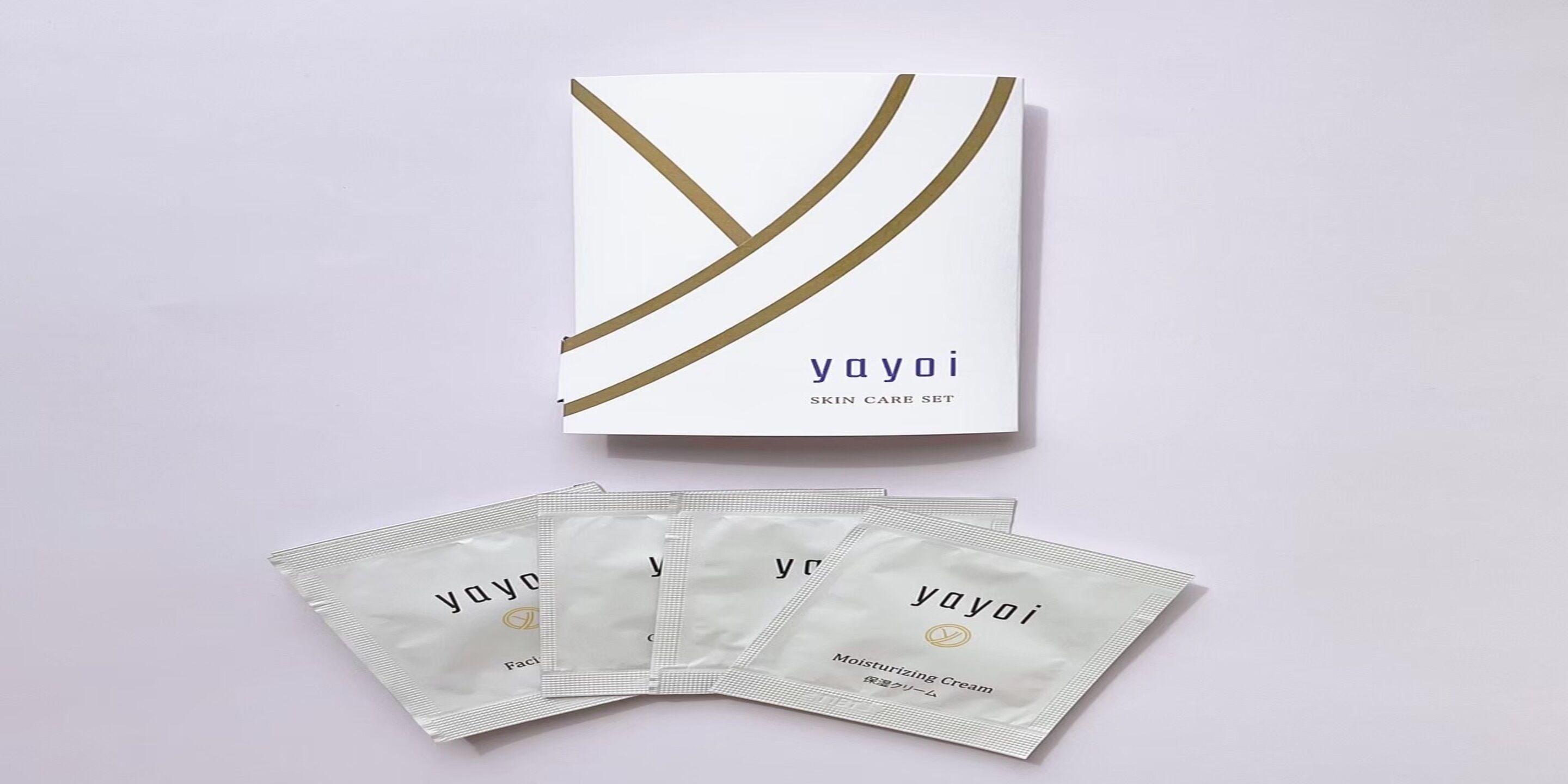 A skincare set box and multiple sachets labeled 'yayoï' with 'Moisturizing Cream'.