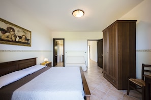 Quarto casal | Camas com colchões pillow-top, cofres nos quartos, Wi-Fi de cortesia