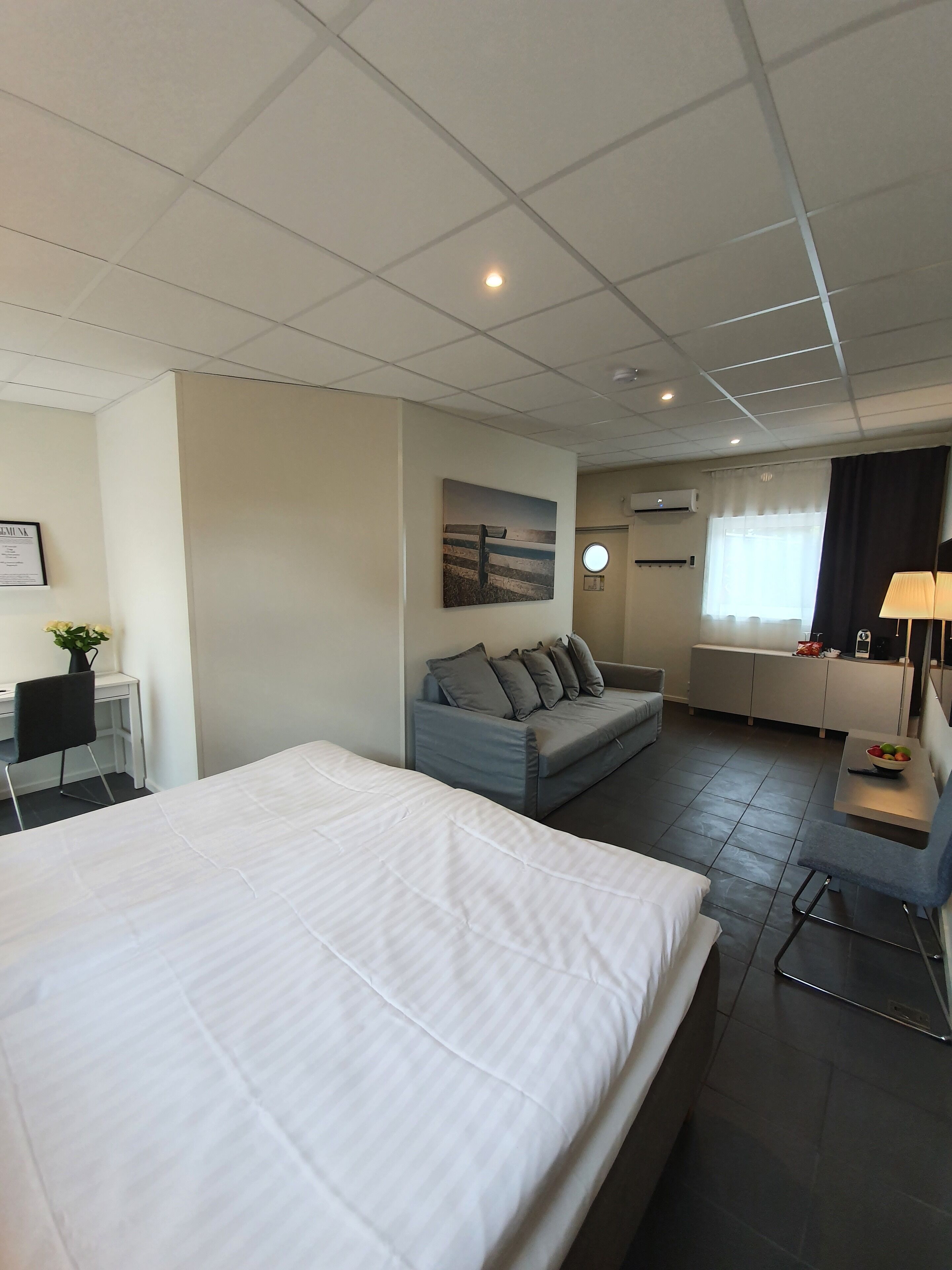 superior quadruple room, 1 bedroom | living area | flat-screen tv