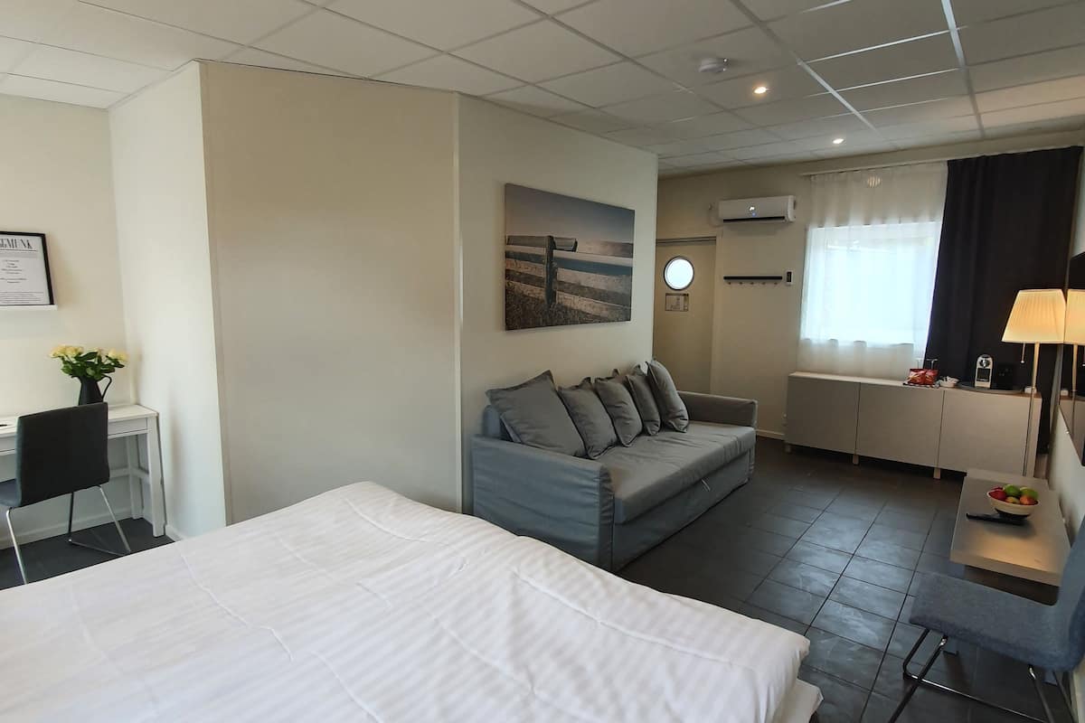 superior quadruple room, 1 bedroom | living area | flat-screen tv