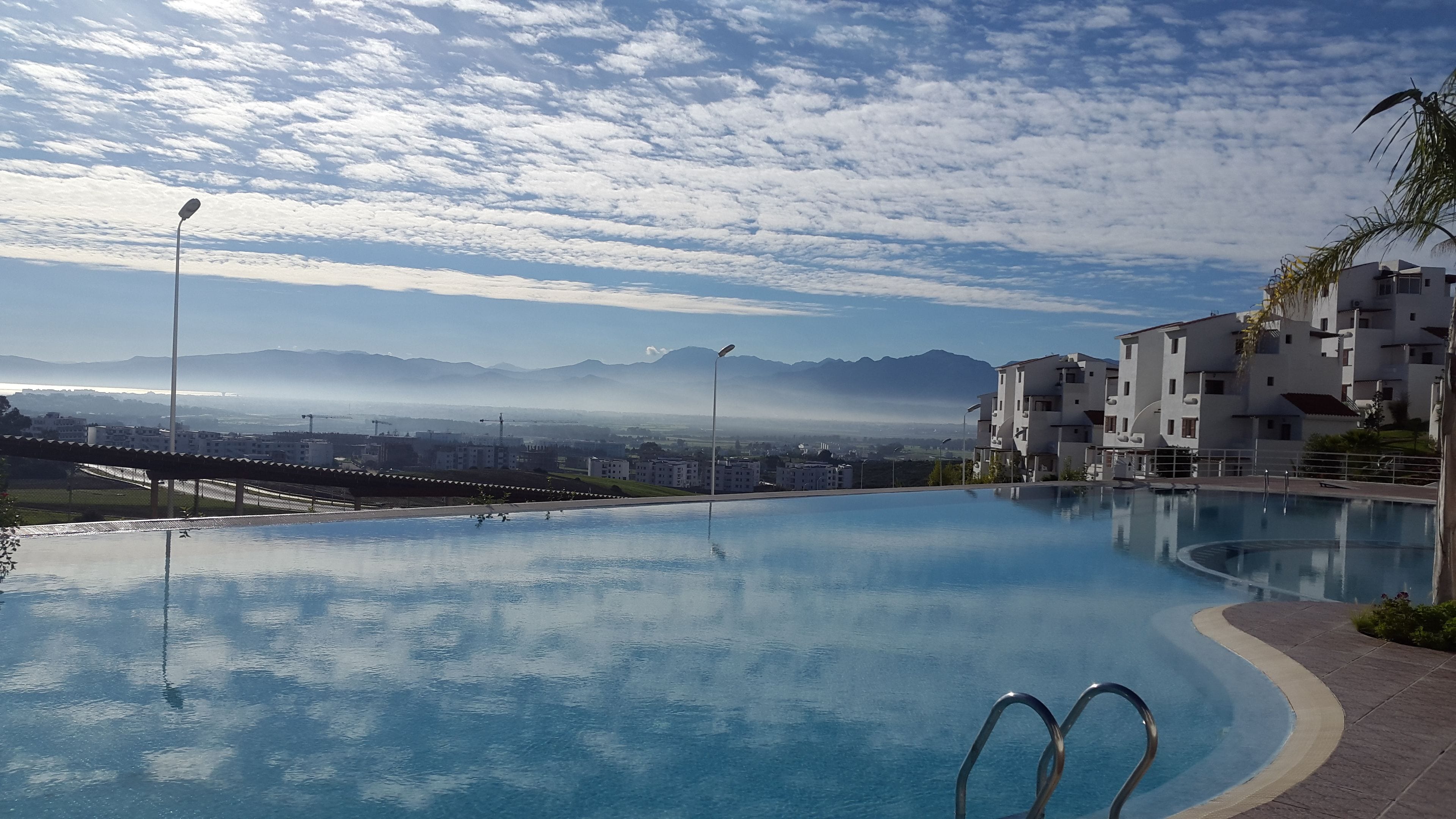 حمّام سباحة خارجي