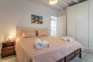 Comfort House, 1 Bedroom, Sea View | 1 bedroom, in-room safe, individually decorated, individually furnished