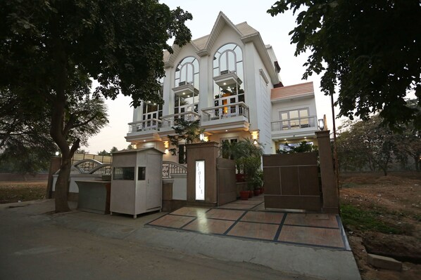 Exterior - Hotel Exotica Gurgaon (Gurugram)