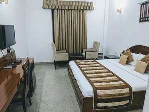 Minibar, in-room safe, iron/ironing board, free WiFi - Hotel Exotica Gurgaon (Gurugram)