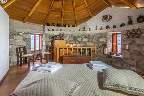 Caja de seguridad en la habitación y sistema de insonorización 