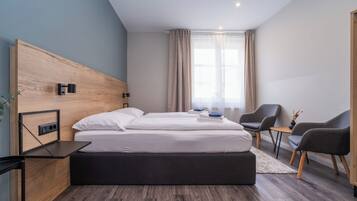 Habitación triple | Escritorio, cortinas opacas, sistema de insonorización