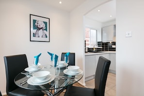 Deluxe Apartment, 2 Bedrooms, River View | In-room dining