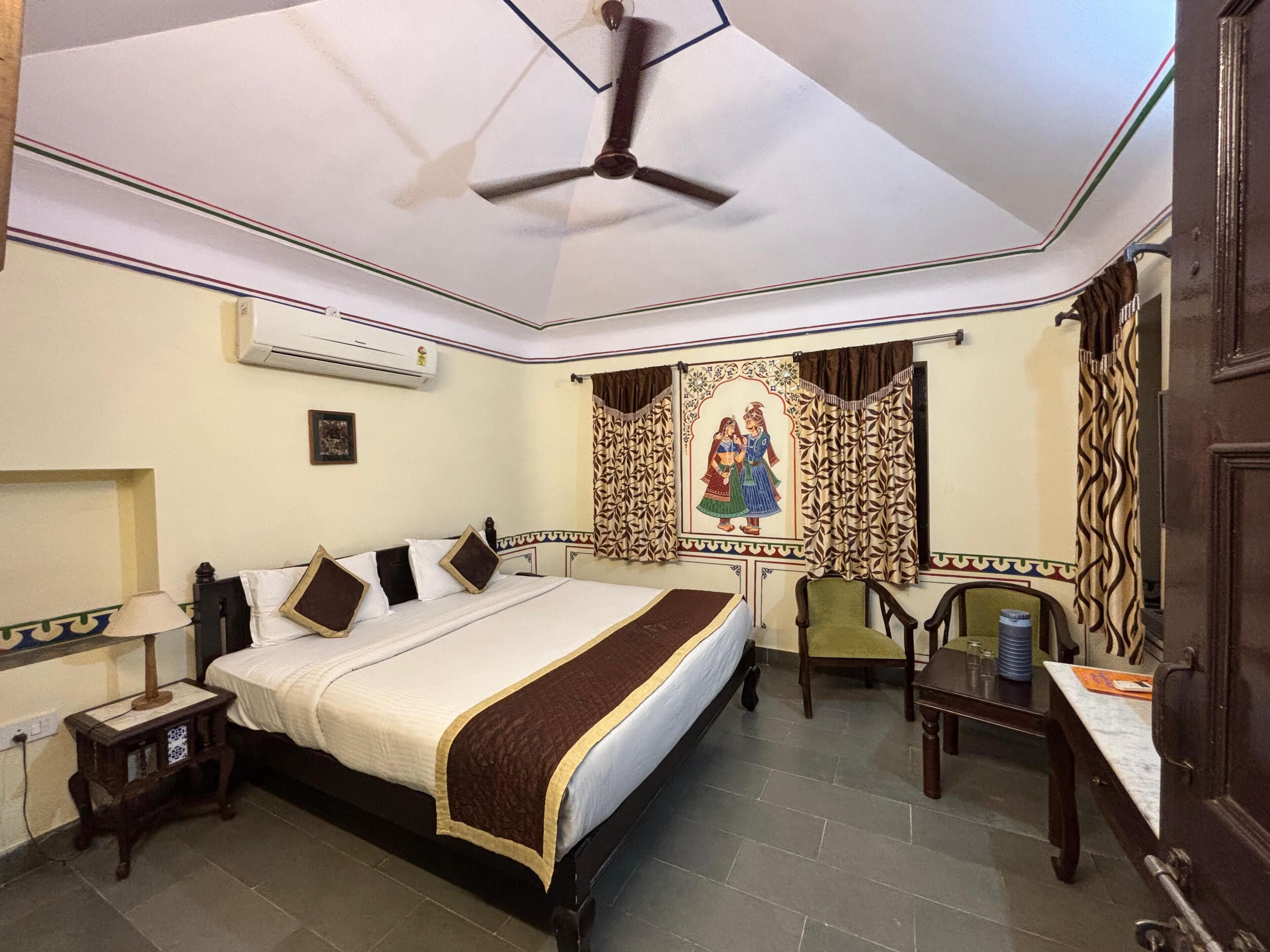 Tilam berlapik, meja, Wi-fi percuma, cadar katil 