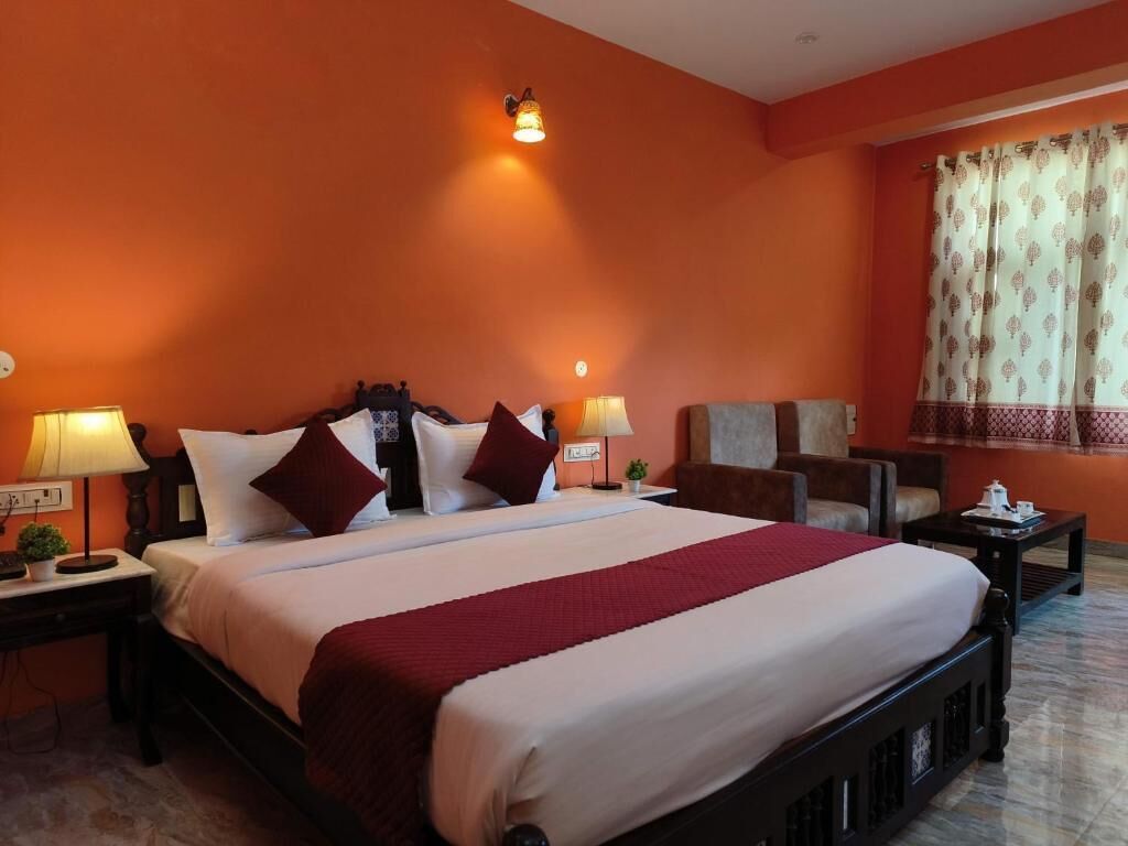 Pillowtop beds, desk, WiFi (free), bed sheets