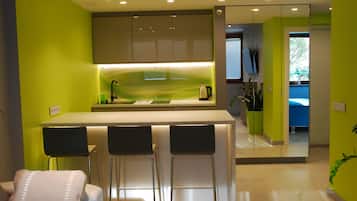 Classic Suite, 1 Bedroom, Non Smoking, Kitchenette (Black Jack) | Private kitchenette | Fridge, stovetop, coffee/tea maker, electric kettle