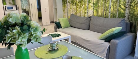 Classic Apartment, 1 Bedroom, Kitchen, City View (Birch Tree) | Premium bedding, blackout drapes, iron/ironing board, free WiFi