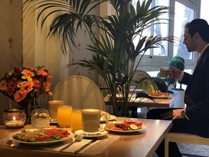Free local cuisine breakfast on weekdays - Litov Hotel (Jerusalem)