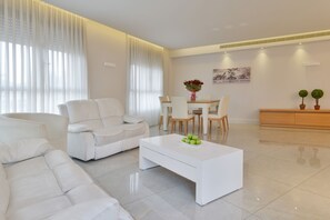 Classic Suite, 3 Bedrooms, Balcony, City View
