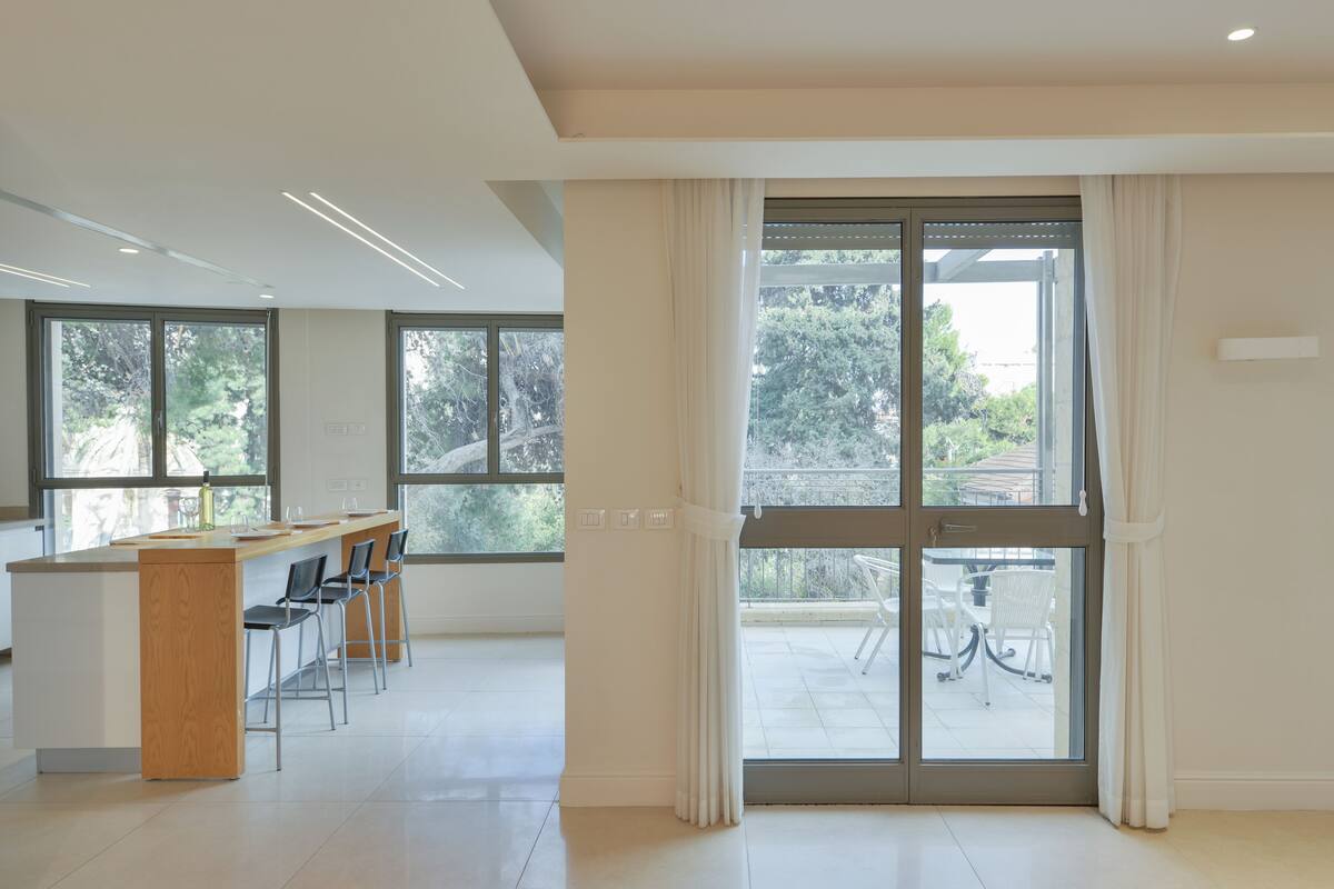  Deluxe Suite, 4 Bedrooms, 4 Bathrooms , Balcony | Coffre-fort, bureau, rideaux d’obscurcissement, accès au Wi-Fi (inclus)