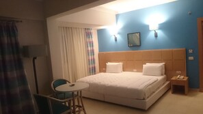 Minibar, caja de seguridad en la habitación, escritorio y camas extra