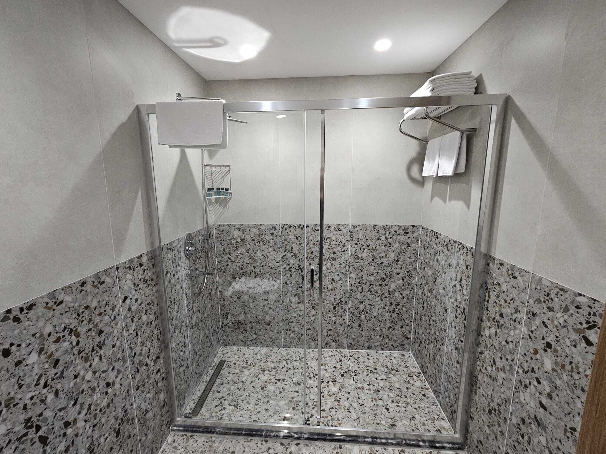 shower, rainfall showerhead, free toiletries, hair dryer