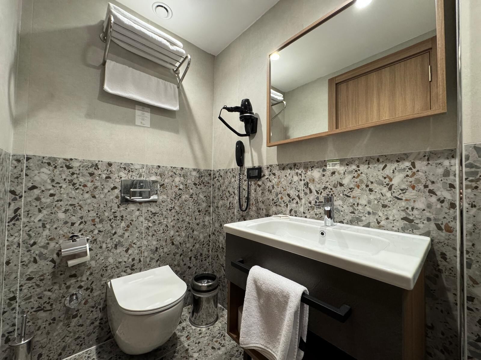 shower, rainfall showerhead, free toiletries, hair dryer