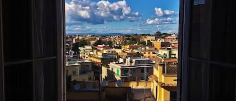 Habitación Deluxe con 1 cama matrimonial o 2 individuales, baño privado, vista a la ciudad | Vista desde la habitación