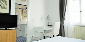 Dobbelt- eller tomannsrom – deluxe, privat bad, byutsikt | Romfasilitet