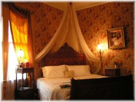 Ropa de cama hipoalergénica y escritorio 