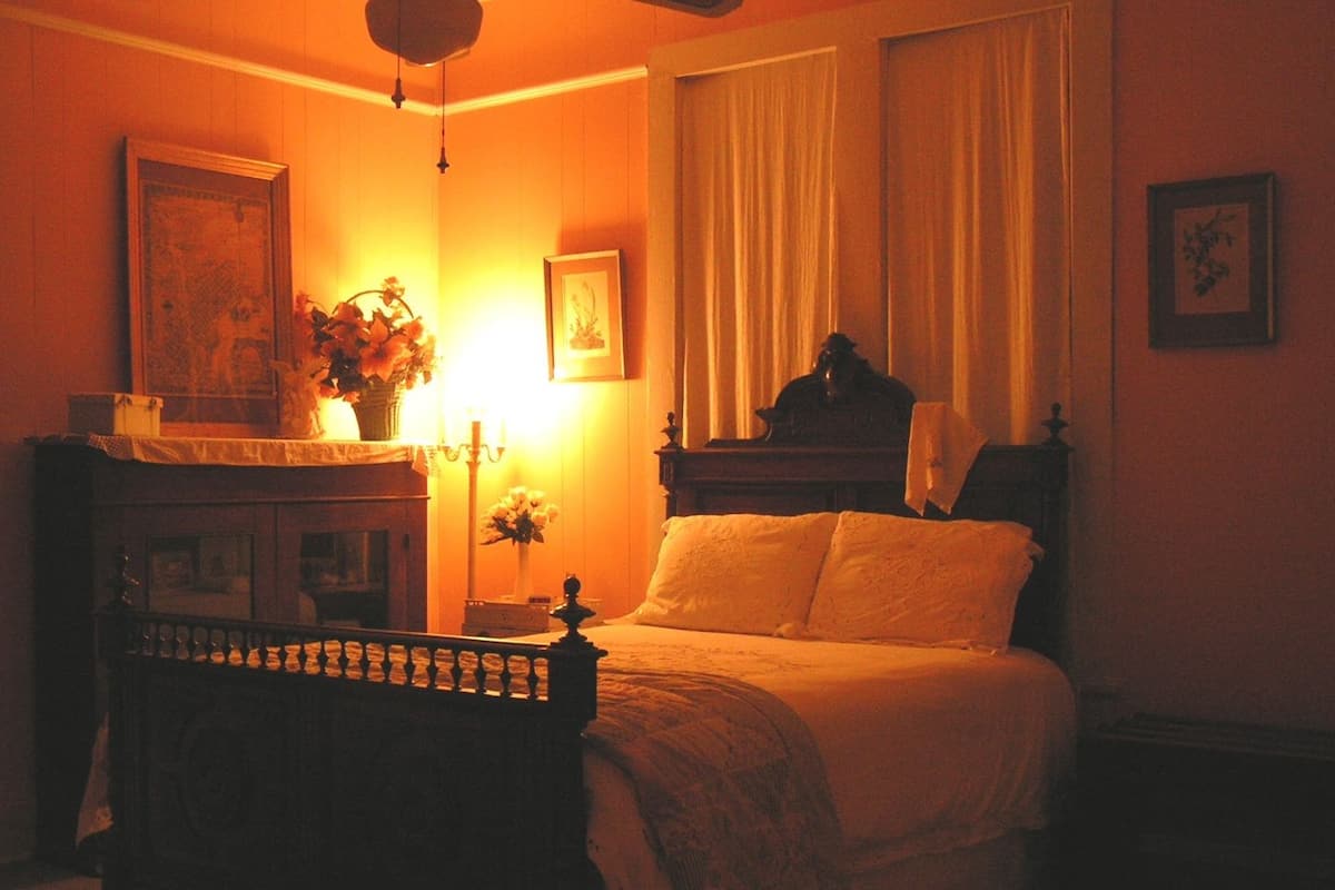 1 habitación, ropa de cama hipoalergénica y muebles diferentes