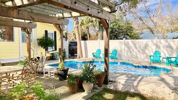 Hồ bơi ngoài trời