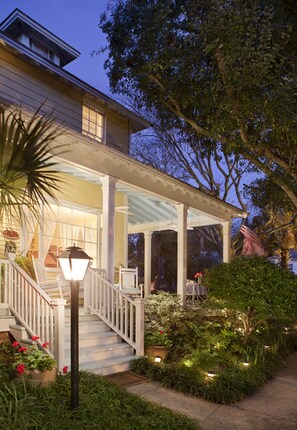 Fachada del alojamiento - Noche