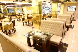 Breakfast, lunch, dinner served; international cuisine 