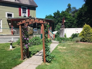 Property grounds - Oasis Bed and Breakfast (Springville)