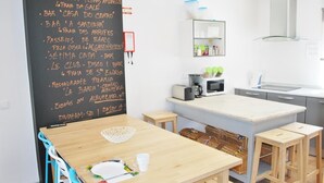 A modern kitchen with a chalkboard menu listing various dining options. - Peneco Albufeira GuestHouse - Hostel (Albufeira)