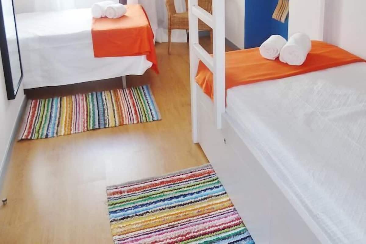 Family Room | Soundproofing, free WiFi, bed sheets
