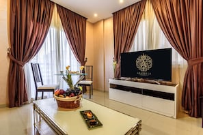 Executive Suite, 1 King Bed, Executive Level | Living area - Arabella Residence (New Cairo)