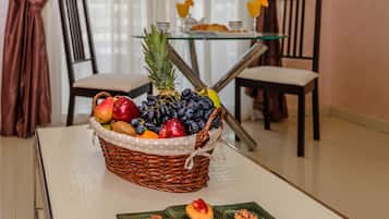 Phòng Suite Executive, 1 giường cỡ king, tầng Executive | Khu vực ăn uống tại phòng