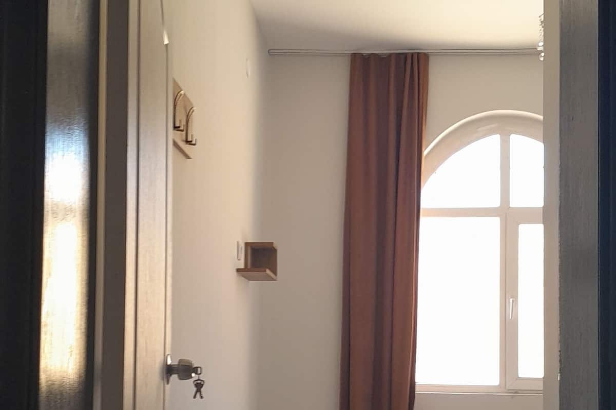 Standard Twin Room | In-room safe, soundproofing, iron/ironing board, bed sheets