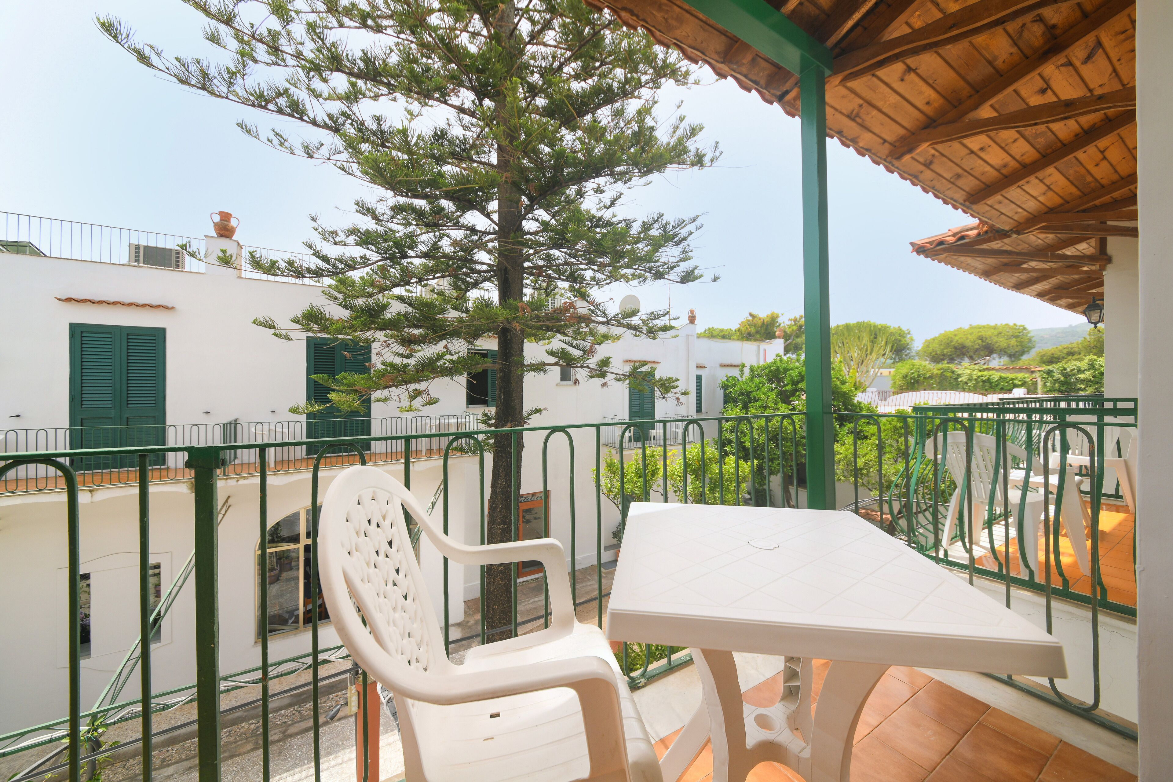 standard double room | in-room safe, desk, soundproofing, cots/infant beds