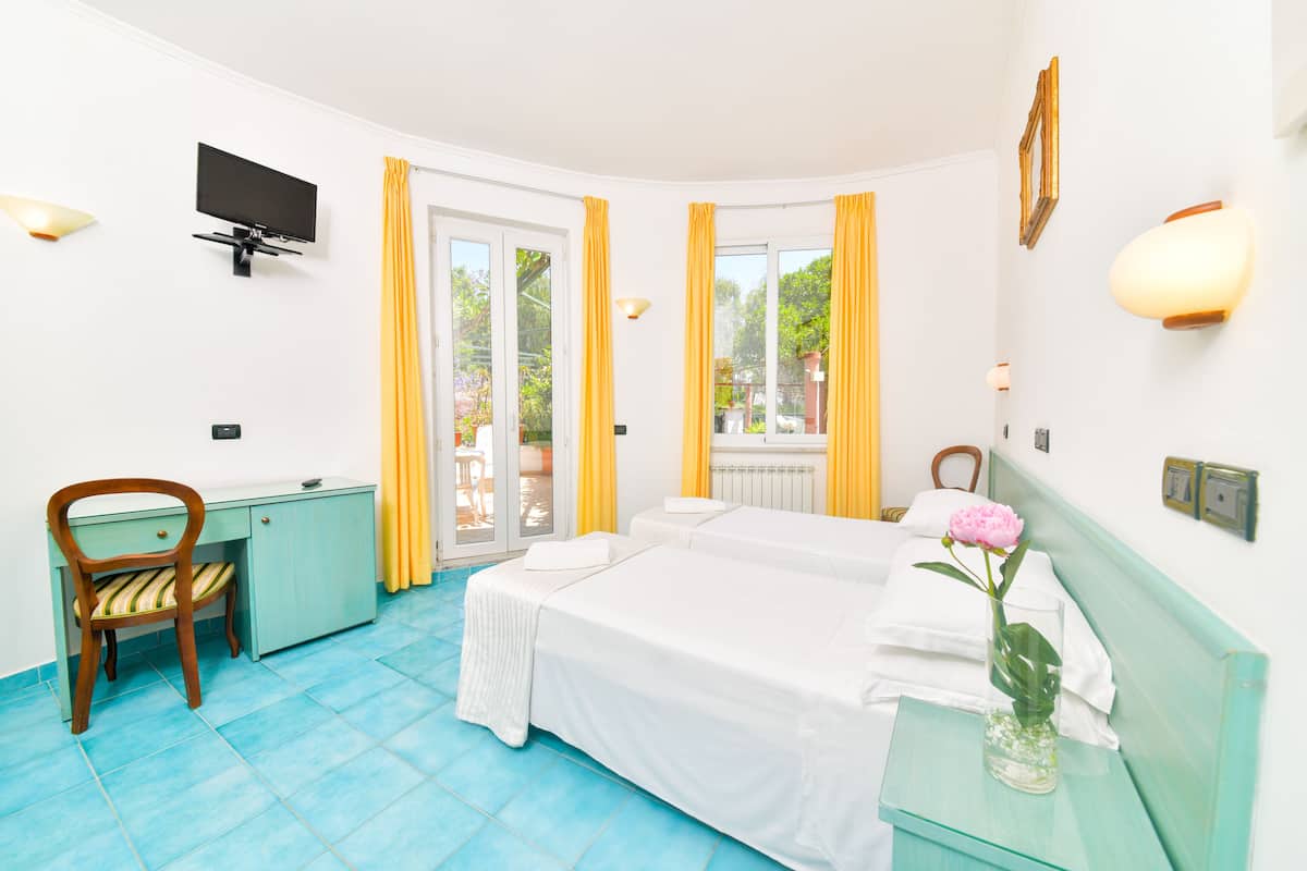 superior double room, balcony | in-room safe, desk, soundproofing, cots/infant beds