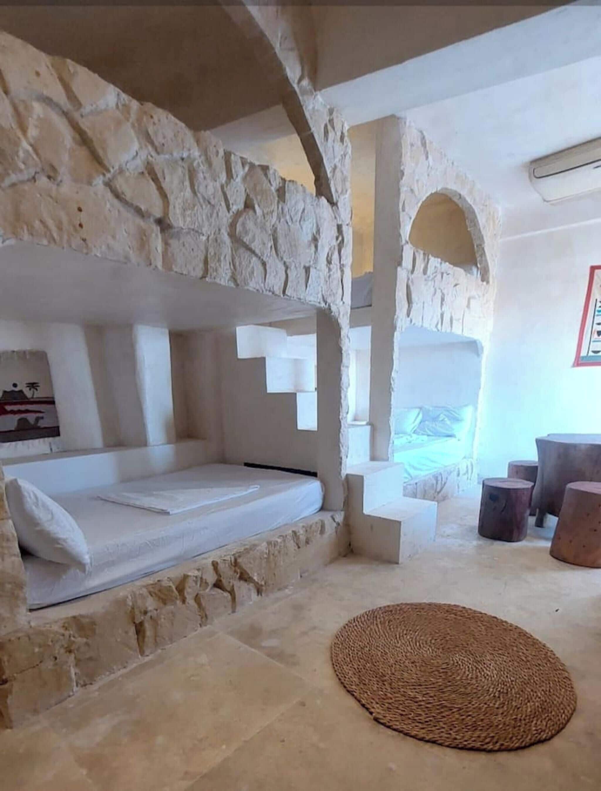 Habitación familiar doble, vistas a la ciudad | Ropa de cama de alta calidad y decoración individual