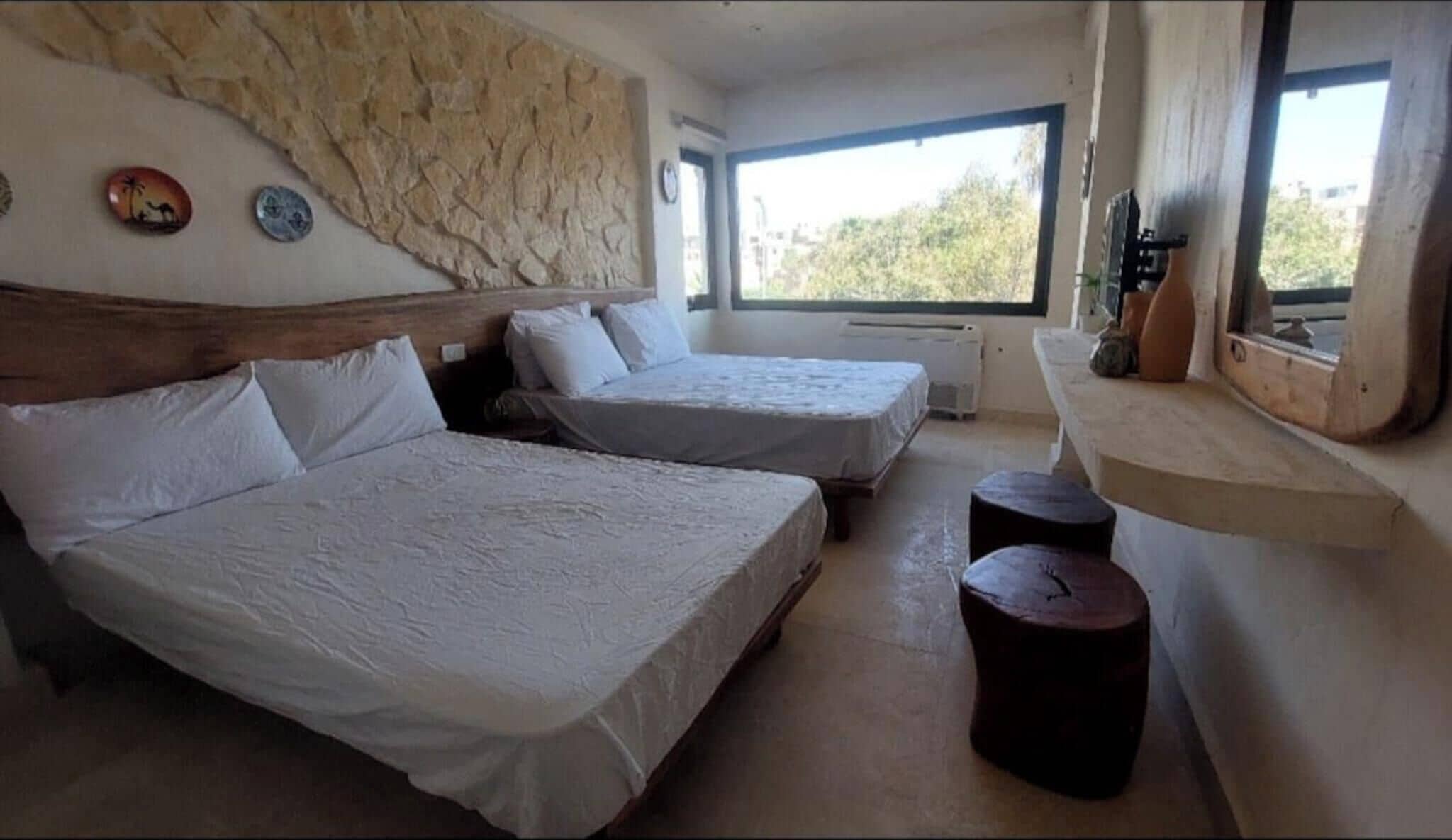 Habitación económica con 1 cama doble o 2 individuales, vistas a la ciudad | Ropa de cama de alta calidad y decoración individual